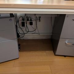 【0円】パソコンオフィスデスク、ワゴン2つ、チェアーの画像