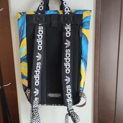 ★adidas★花柄リュックサックの画像