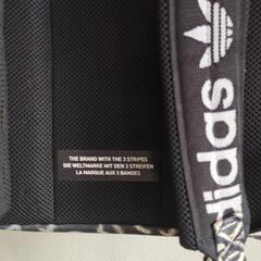 ★adidas★花柄リュックサックの画像