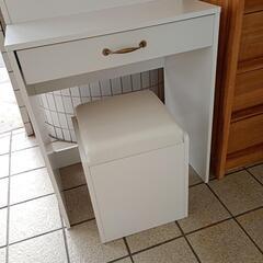 3面鏡ドレッサーの画像