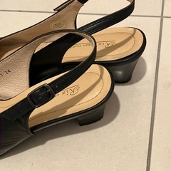 Riz パンプス　黒　パックベルトの画像