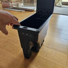ジムニー　JB64.JB74用　小物入れ付き肘掛けの画像