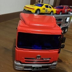 手で動かすトレーラーの画像