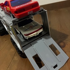 手で動かすトレーラーの画像