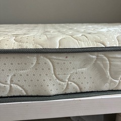 セミダブルベッド　マットレス付きの画像