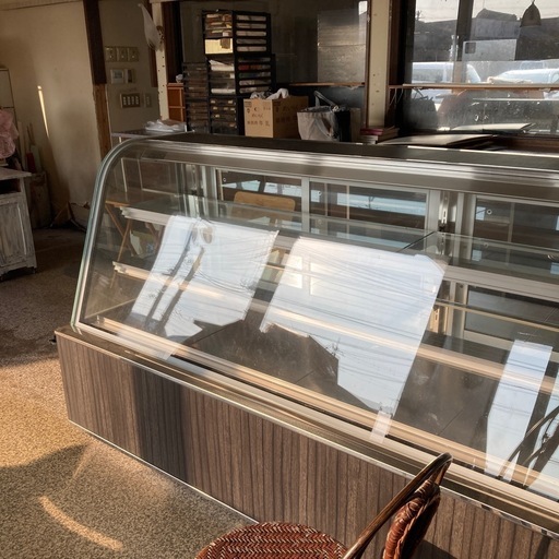 【値下げ交渉可能】新品350万円/6年経過/大和冷機/業務用洋菓子ショーケース/引取限定早い方優先。