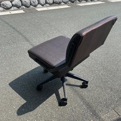 💙デスクチェア 革製の画像
