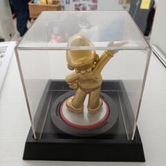 【ドリーム尾浜店】amiibo　ゴールドマリオ　ケース付　 高さ(H)--cm× 幅(W)--cm× 奥行(D)--cmの画像