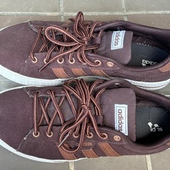 adidasスニーカーの画像