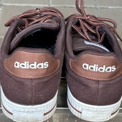 adidasスニーカーの画像