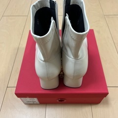 ホワイトブーツの画像