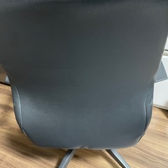 LOWYA  デスクワーク　ブラック椅子の画像