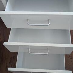 ★美品★ホワイトキャビネット★デスク下キャスターつきワゴン★収納★*。白★の画像