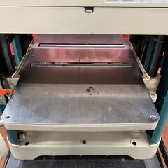 【中古】【動作OK】【店頭引取限定】自動カンナ　ＭＡＫＩＴＡ　マキタ　２０３１Ｓ　継増し定盤付きの画像