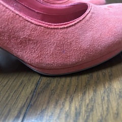 コーラルピンクパンプスの画像