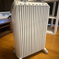 デロンギオイルヒーター　D081569ECFの画像
