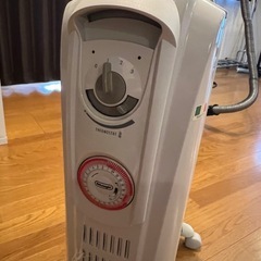 デロンギオイルヒーター　D081569ECFの画像