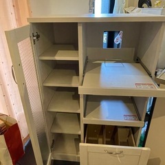 食器棚の画像