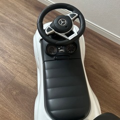 おもちゃの車の画像