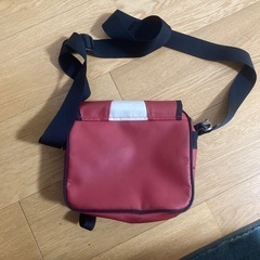 vaudeショルダーバッグ　赤の画像