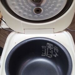 アイリスオーヤマ　ジャー炊飯器 3合炊き　ERC-MA-Wの画像