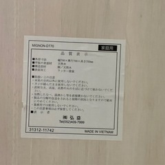 テーブル　椅子1脚の画像