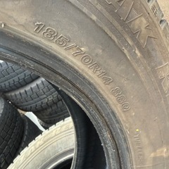 185/70R14 ブリヂストン BLIZZAK REVO1 スタッドレスタイヤの画像