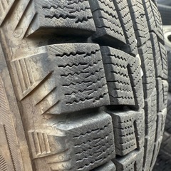 185/70R14 ブリヂストン BLIZZAK REVO1 スタッドレスタイヤの画像