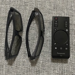 Panasonicテレビリモコン+3Dテレビリモコンとメガネの画像