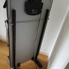 2016年製東芝ズボンプレッサーの画像