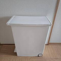 KEYUCA両開きダストボックス L（27L）ホワイト ゴミ箱 30Lゴミ袋対応の画像