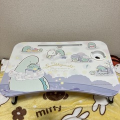 すみっコぐらしテーブルの画像