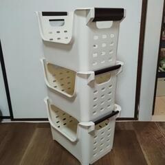 重ねる事の出来る収納ラックの画像