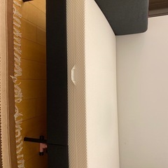 ベットフレームとマットレスの画像