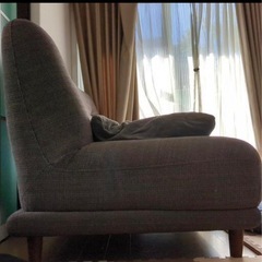 直接受け渡し グレー 2人掛けソファ クッション付きの画像