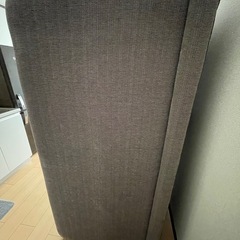 直接受け渡し グレー 2人掛けソファ クッション付きの画像