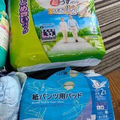 大人用紙おむつ、パンツ、尿漏れパッドの画像