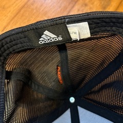 adidasキャップの画像