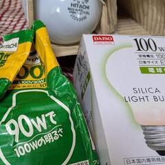 電球 3つの画像