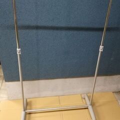 ハンガーラック 幅80cm × 高さ80～160cm キャスター付き 中古の画像