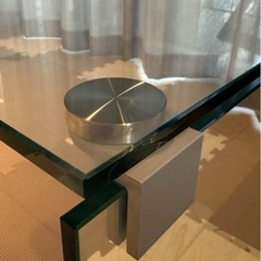ガラスローテーブルの画像