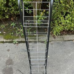 【リサイクルショップどりーむ天保山店】No.4043 スリッパラック 家具 金属製 便利 モノクロの画像