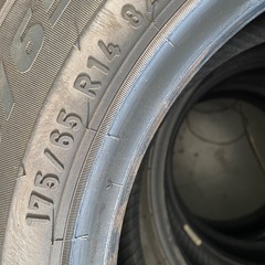 無料❗️4本❗️175/65R14 ピレリ　スタッドレスタイヤの画像