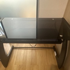 ニトリ ガラス天板デスクの画像