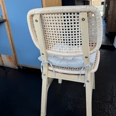 IKEAの組立椅子の画像