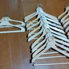木製ハンガー31本セットの画像