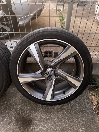 【値下げ】【中古】ボルボ　V60純正１８インチ
  Rデザイン 8J+55 タイヤ4本　セット　 235/40R18　　S60 S80  V70