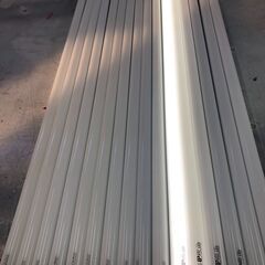 ☆彡１本100円！LED蛍光灯!!!40ｗタイプ・１６本全部!!中古ですが点灯確認済み・昼白色!!100ｖ～200ｖ・天井照明・の画像