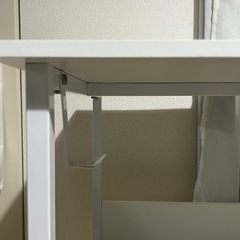 白デスクの画像