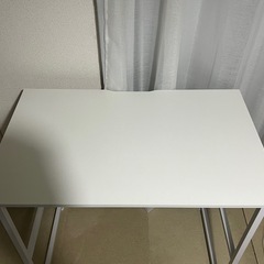 白デスクの画像